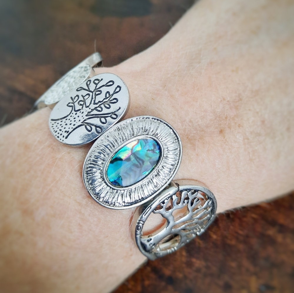 Silver toned braclet with inlay